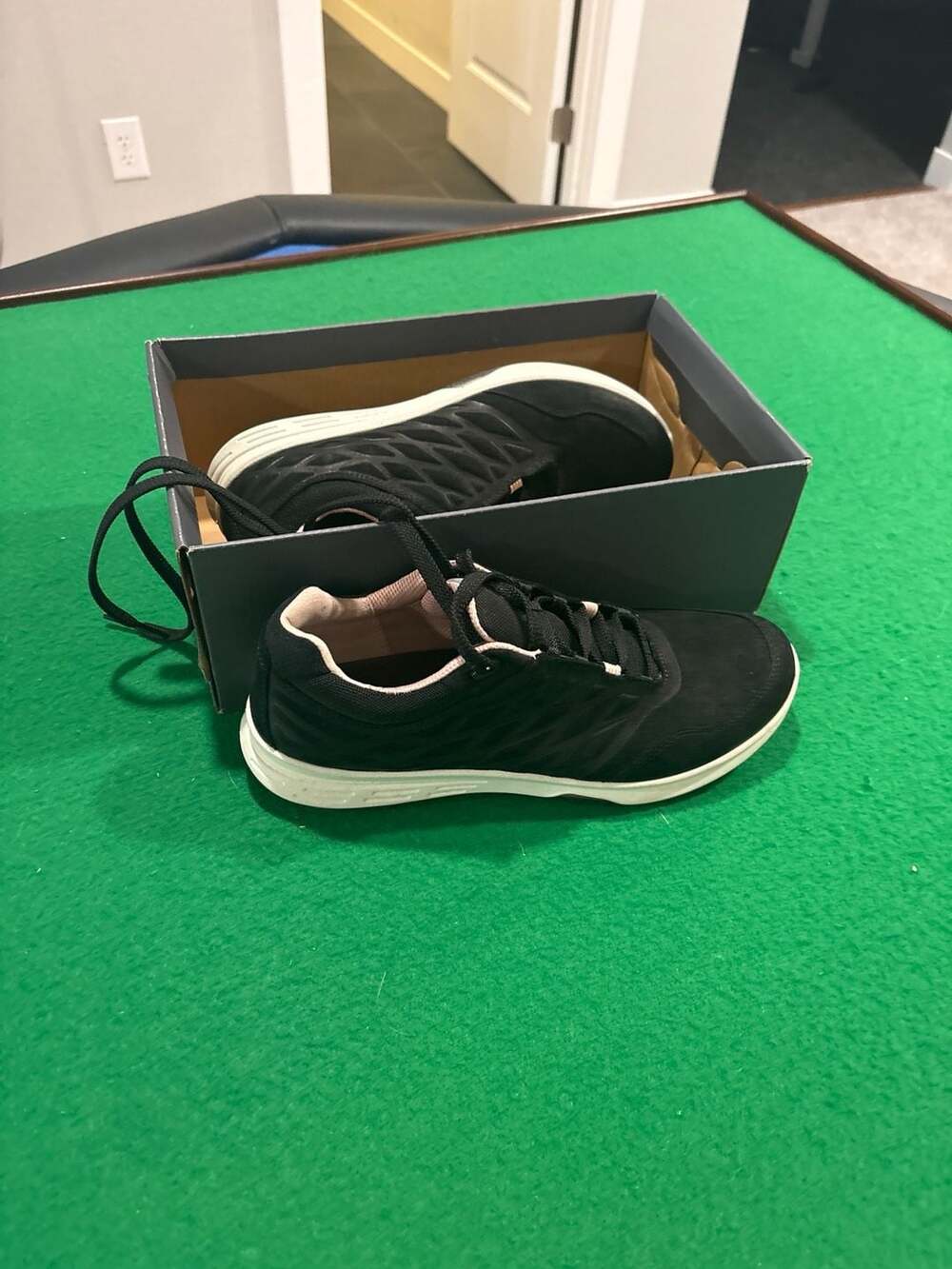 ECCO Exceed Low Women's Sneaker Black Yak Leather Size 39 (8-8.5 US)